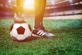 科比雕像前,缅怀往昔,岁欧文刮须,宝威体育官网,宝威体育直播,体育赛事直播,足球直播